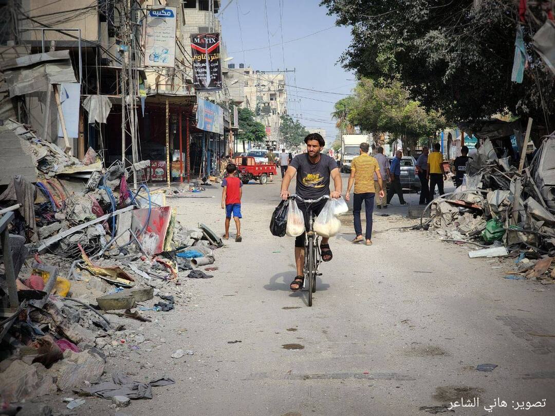النازحون في غزة يفرون من القصف إلى الجوع