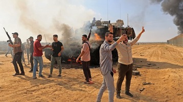 منظمة إسرائيلية: 100 جثة بتجمع سكاني قرب حدود غزة