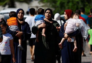 نزوح سكان غزة.. وتدهور الوضع الإنساني بفعل التصعيد الإسرائيلي
