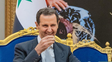 ضحكة بشار الأسد في قمة الرياض تثير الجدل والانتقادات