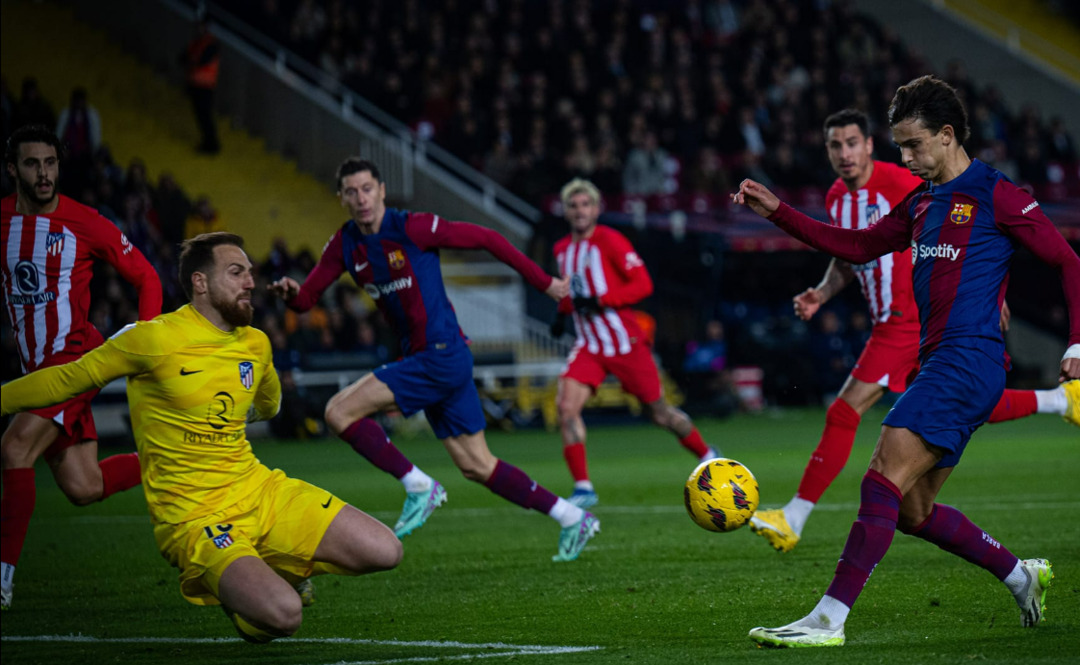 برشلونة ينتصر على اتلتكو مدريد في مباراة مثيرة بالدوري الإسباني