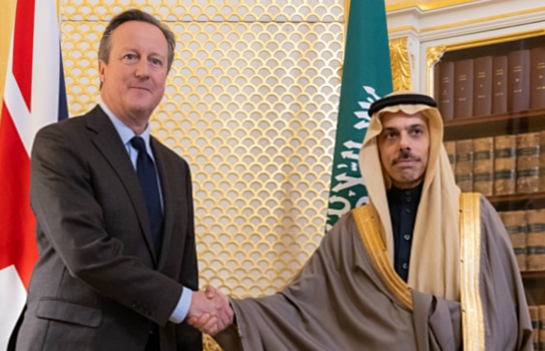 اجتماع الوزير السعودي مع نظيره البريطاني لبحث التطورات في قطاع غزة