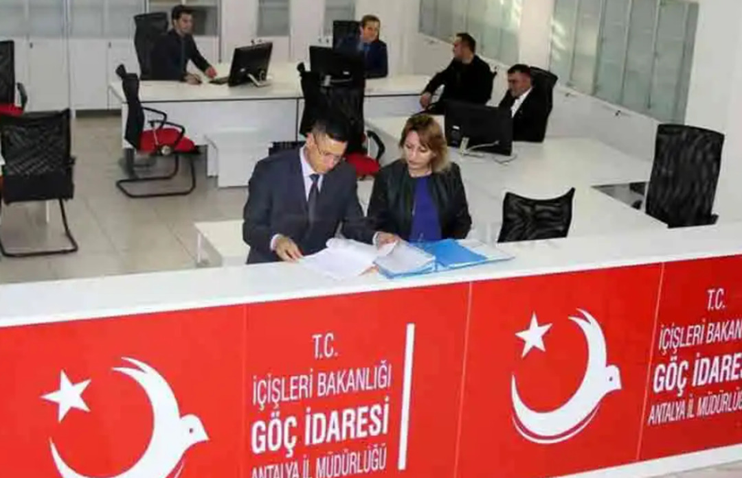 تركيا تُفرض توقيع استمارة العودة الطوعية على السوريين الراغبين بالسفر