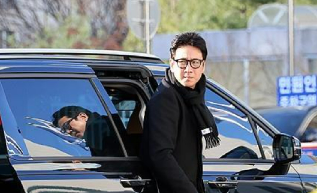 العثور على ممثل كوري جنوبي متوفياً في سيارته