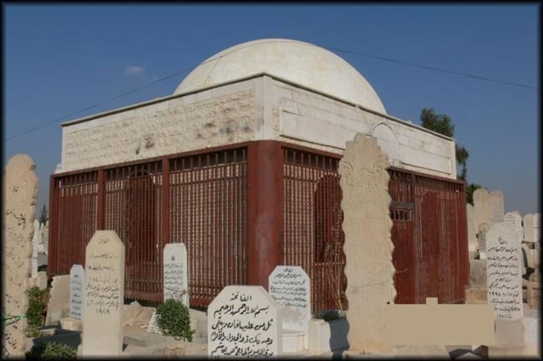 انتقادات واسعة لاعتداءات زوار عراقيين على قبر معاوية في دمشق