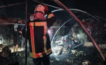 فاة ثلاثة أطفال بسبب اختناق بغاز الفحم وحريق يصيب زوجين في مخيم للنازحين السوريين