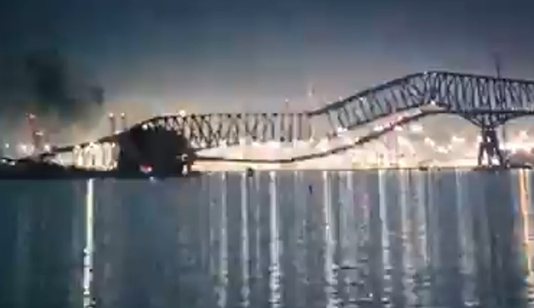 انهار جسر “فرانسيس سكوت كي” بمدينة بالتيمور الأميركية