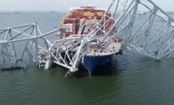 انهيار جسر في ميناء بالتيمور: فقدان ستة عمال وإعادة البحث بمشاركة غواصين
