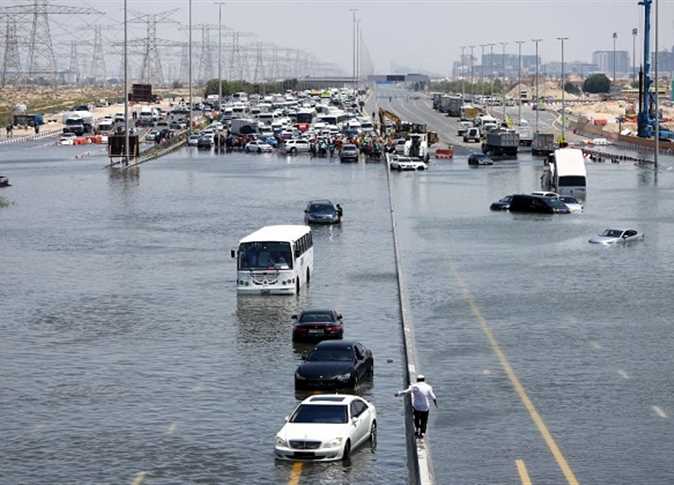 الإمارات تعلن تأجيل سداد القروض.. بسبب الأمطار الغزيرة