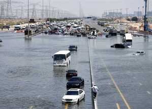 الإمارات تخصص ملياري درهم للأضرار الناجمة عن السيول العارمة