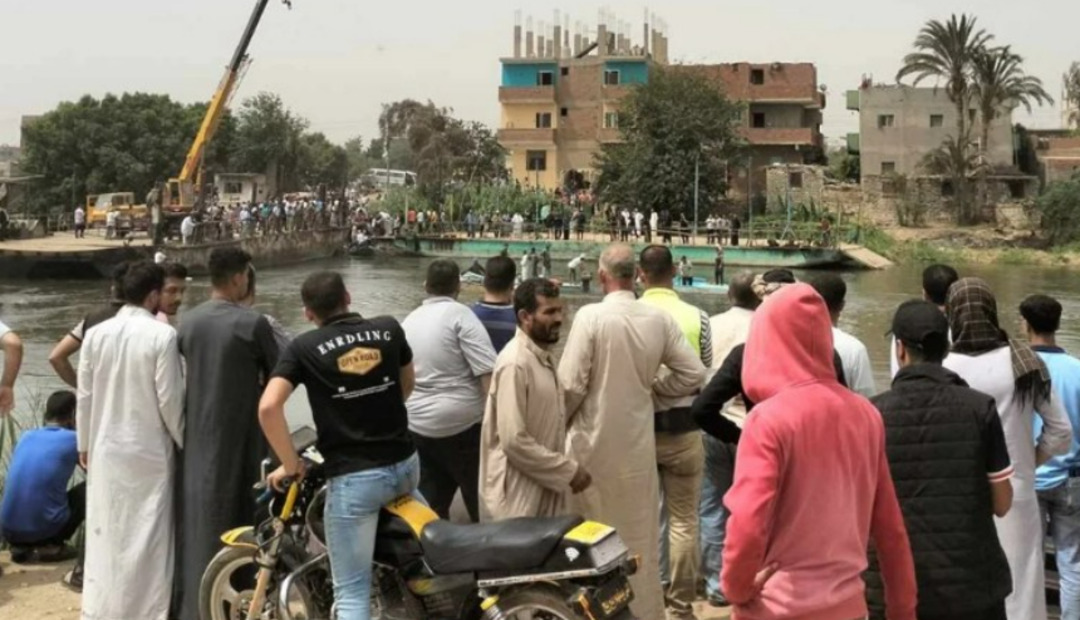 ارتفاع حصيلة ضحايا حادث غرق ميكروباص في مصر إلى 6 فتيات مع استمرار البحث عن مفقودين