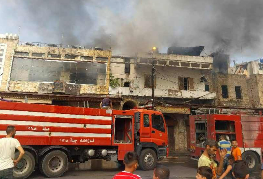 حريق ضخم في أحد الأسواق التجارية بـمدينة جبلة السورية
